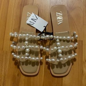 ZARA⦂ CLEAR/PEARL SANDALS